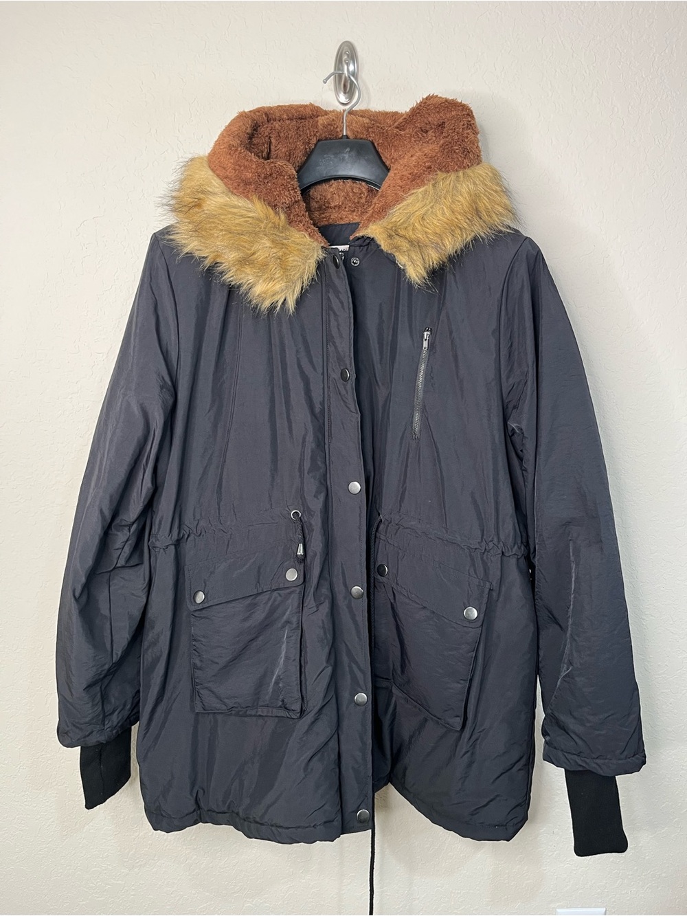 Black mid-length parka, faux fur hood, drawstring waist